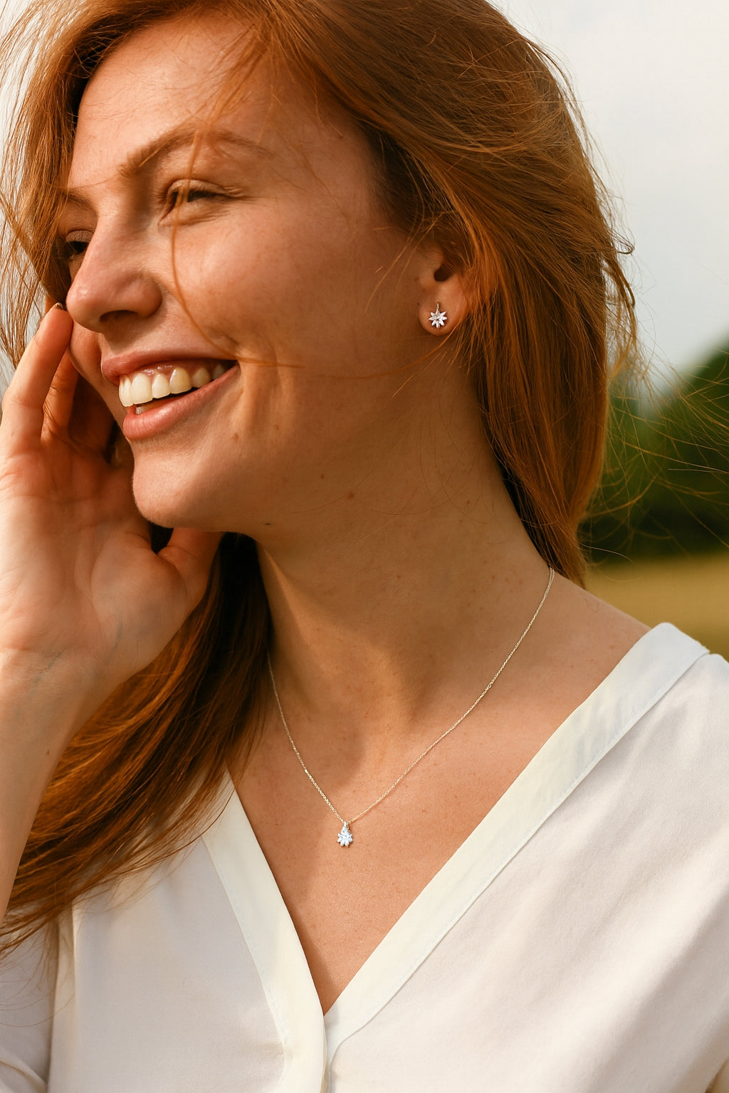 Sterling Silver Daisy Pendant & Chain