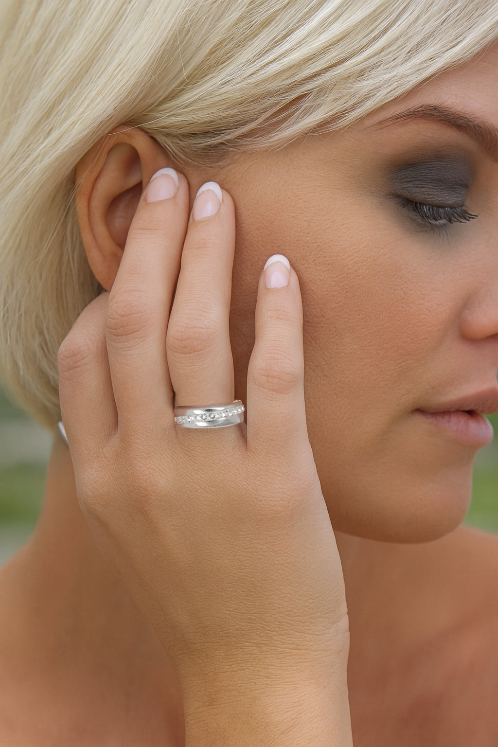 Rhodium Plated Bronze 6mm Band Ring with Rhinestones