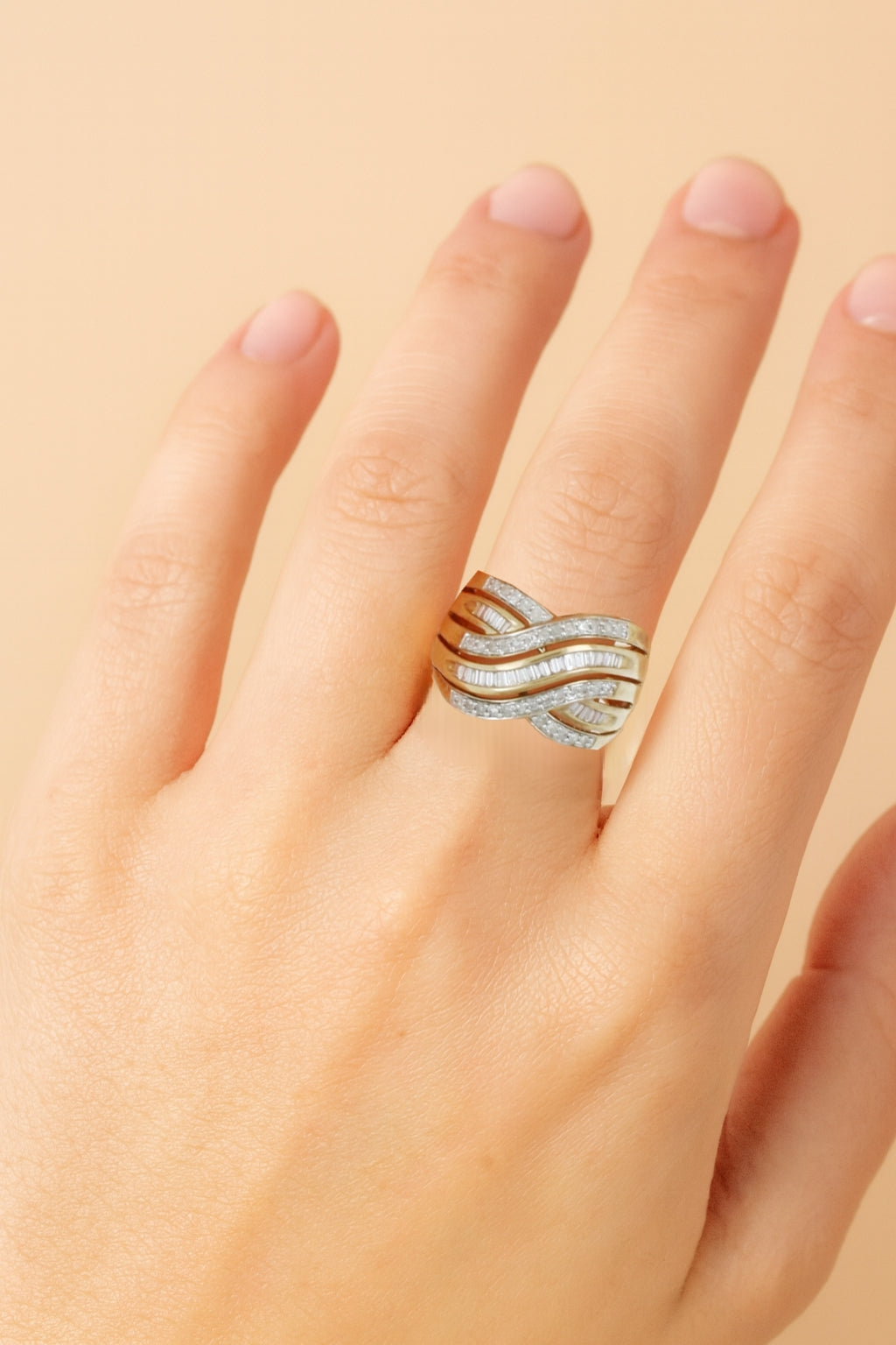 Sparkling Diamond Crossover Ring in 9ct Gold