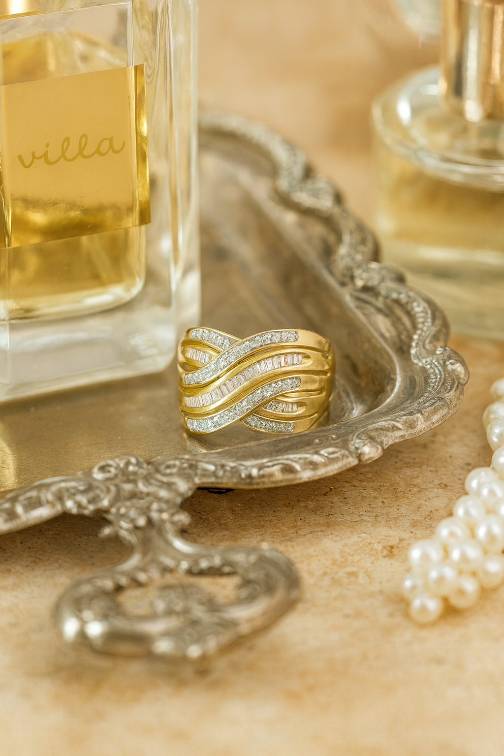 Sparkling Diamond Crossover Ring in 9ct Gold