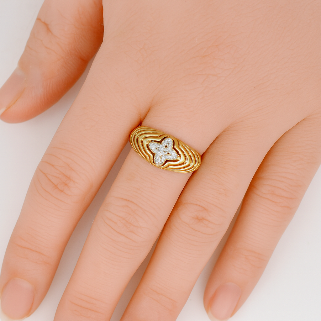 9ct Gold Fancy Patterned Cross Diamond Ring – Size Q